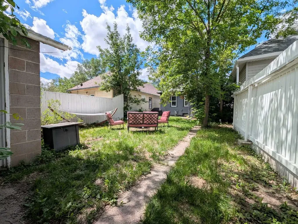 421 12 Street N Lethbridge AB T1H 2G6