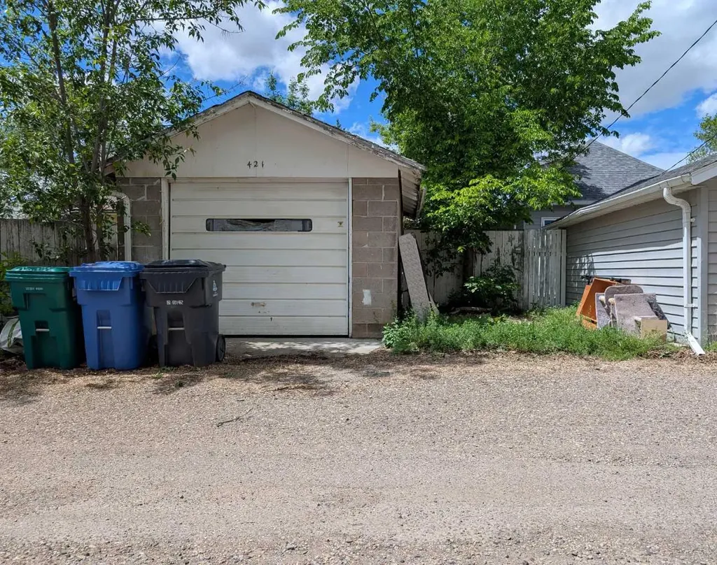 421 12 Street N Lethbridge AB T1H 2G6