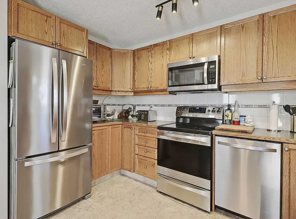 104 Riverside Place NW High River AB T1V 1X3