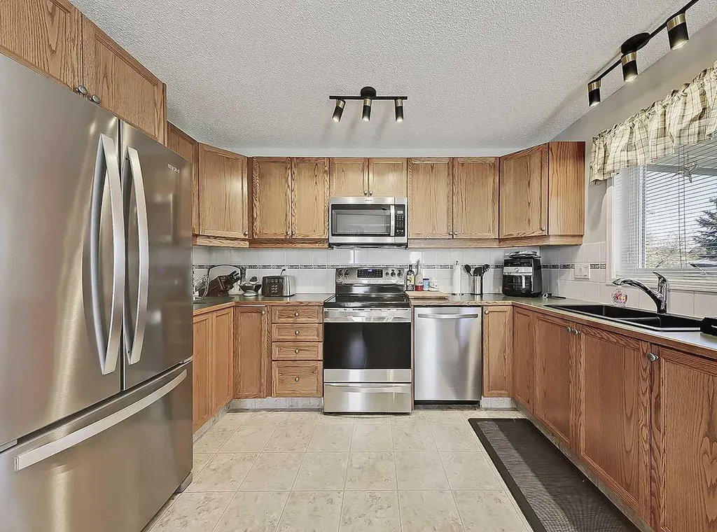 104 Riverside Place NW High River AB T1V 1X3