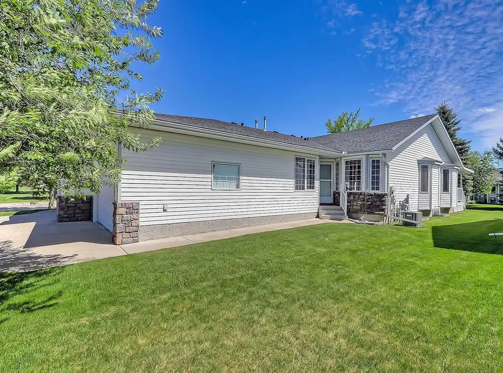 104 Riverside Place NW High River AB T1V 1X3
