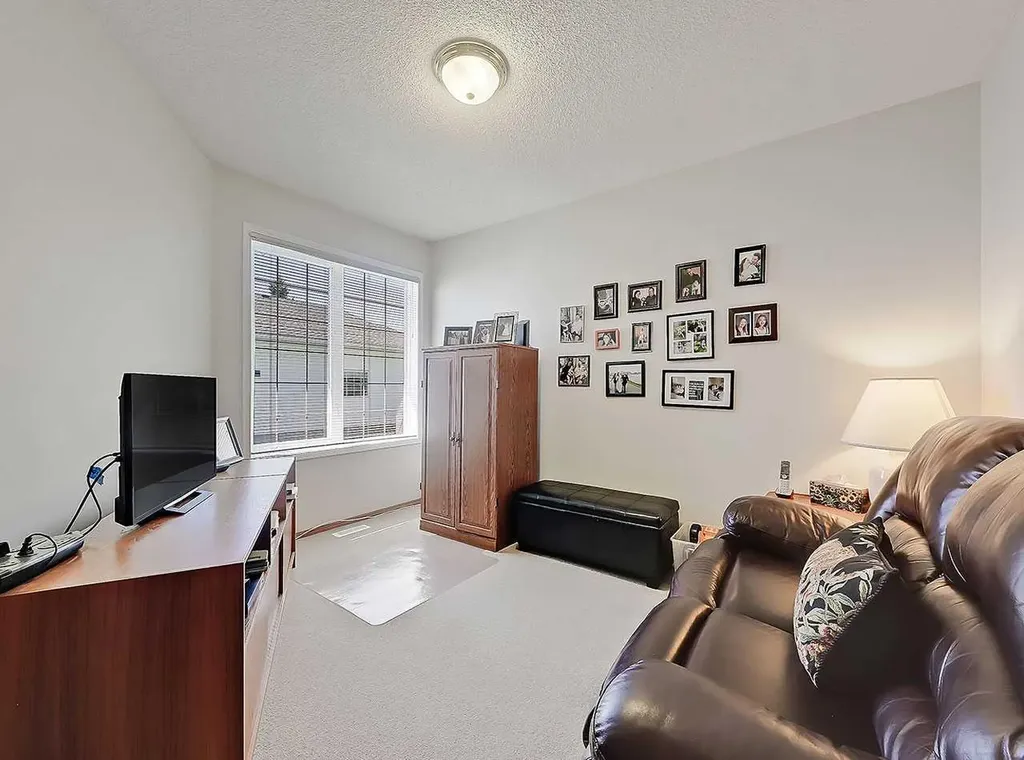 104 Riverside Place NW High River AB T1V 1X3