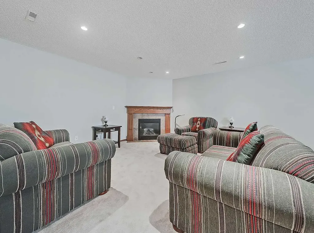 104 Riverside Place NW High River AB T1V 1X3