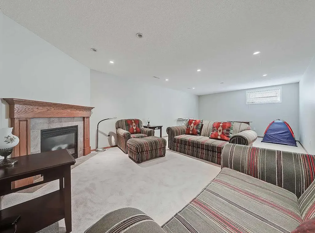104 Riverside Place NW High River AB T1V 1X3