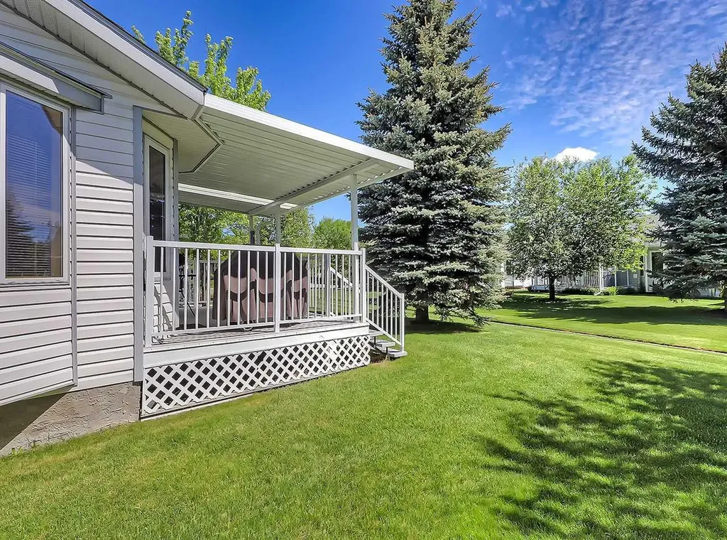 104 Riverside Place NW High River AB T1V 1X3
