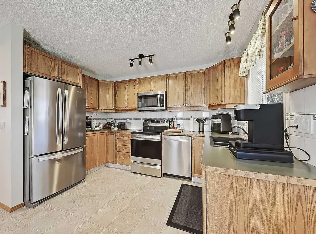 104 Riverside Place NW High River AB T1V 1X3