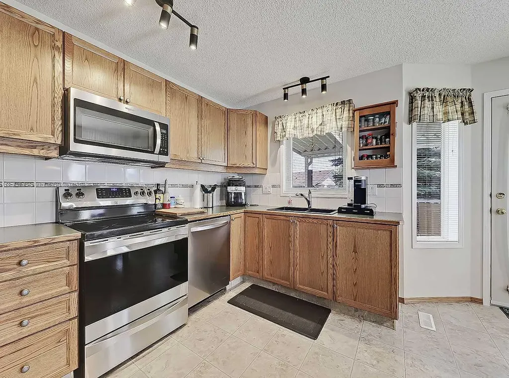 104 Riverside Place NW High River AB T1V 1X3