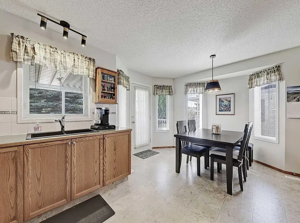 104 Riverside Place NW High River AB T1V 1X3