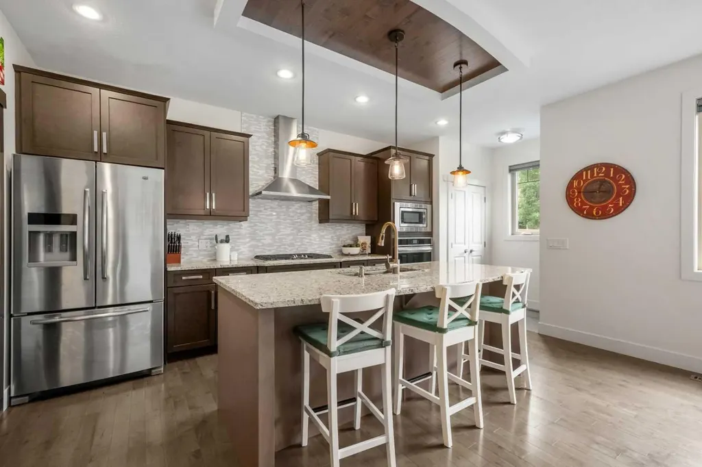 529 30 Avenue NW Calgary AB T2M 2N7