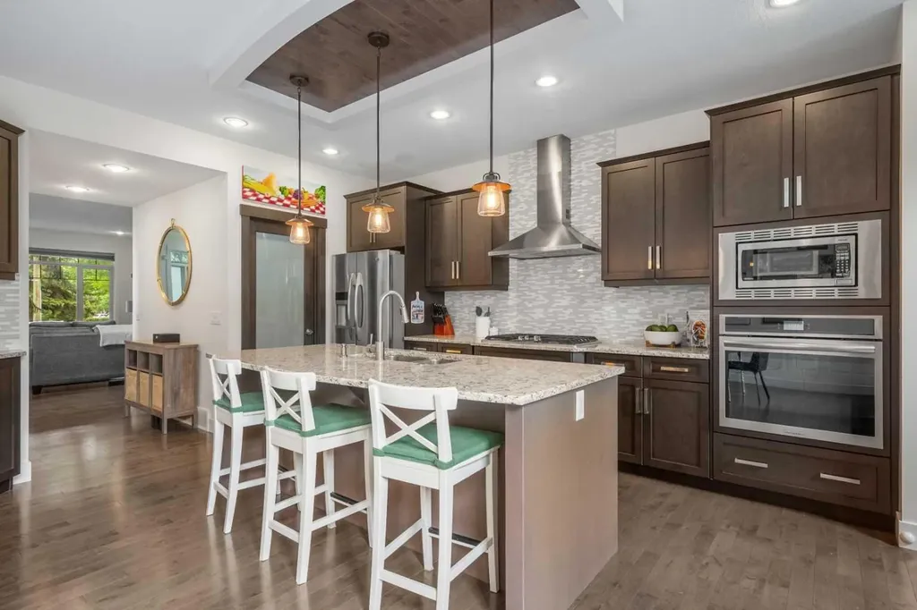 529 30 Avenue NW Calgary AB T2M 2N7