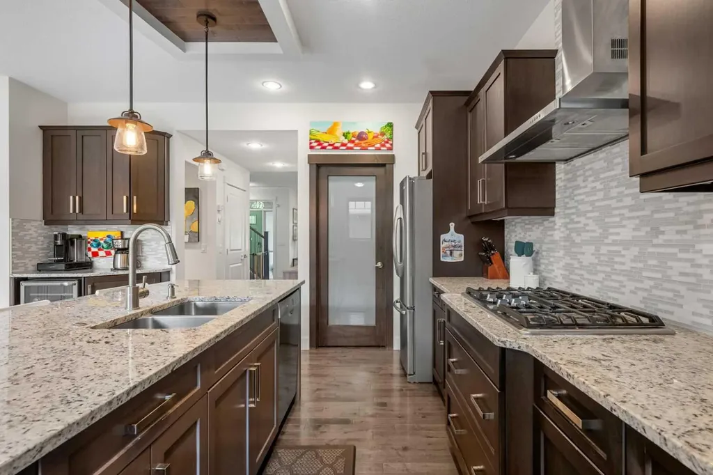529 30 Avenue NW Calgary AB T2M 2N7