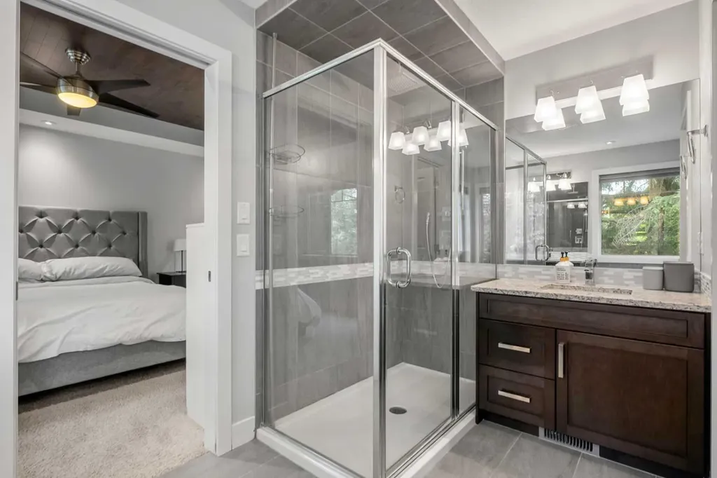 529 30 Avenue NW Calgary AB T2M 2N7