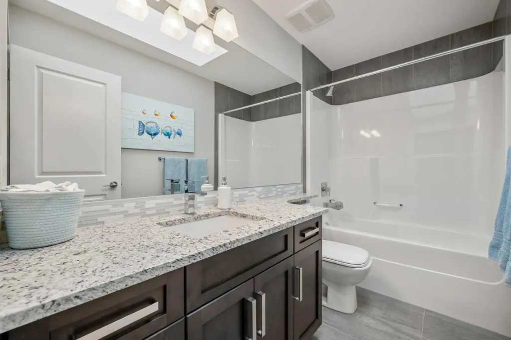 529 30 Avenue NW Calgary AB T2M 2N7
