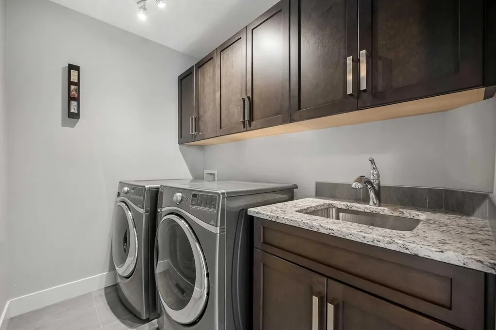 529 30 Avenue NW Calgary AB T2M 2N7