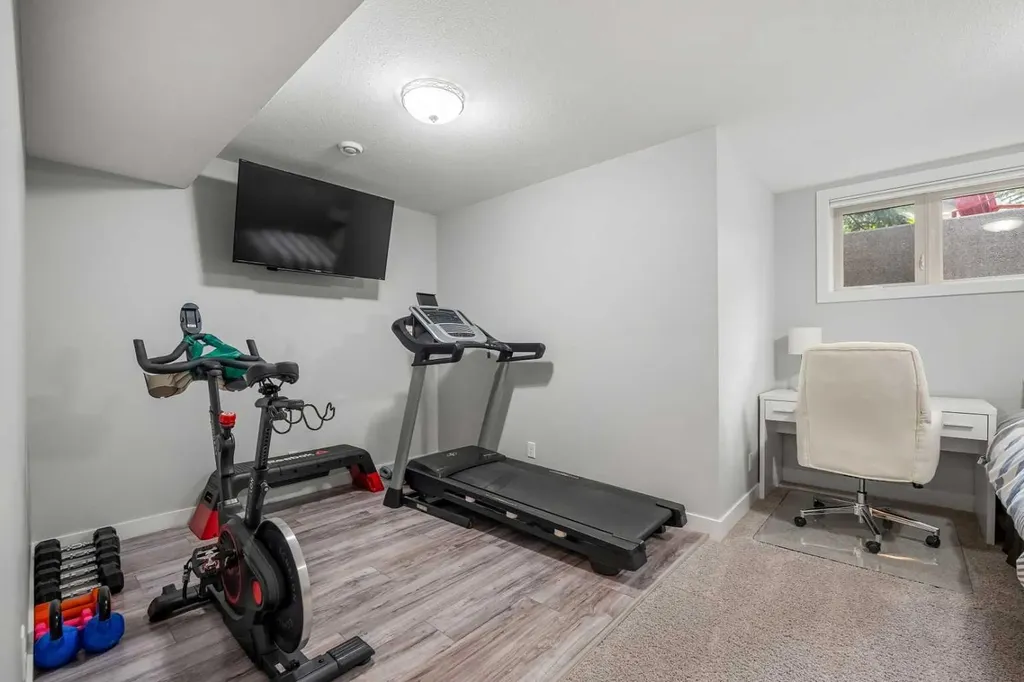 529 30 Avenue NW Calgary AB T2M 2N7