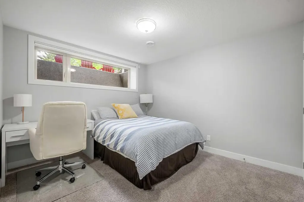 529 30 Avenue NW Calgary AB T2M 2N7