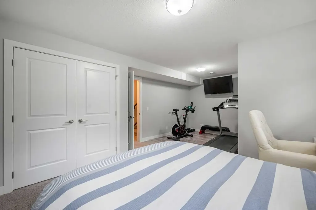529 30 Avenue NW Calgary AB T2M 2N7