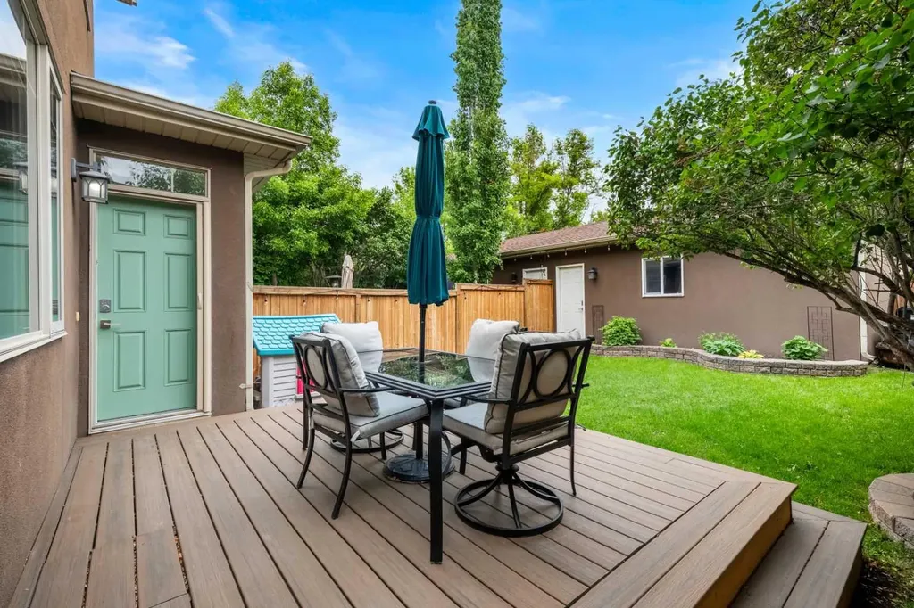 529 30 Avenue NW Calgary AB T2M 2N7
