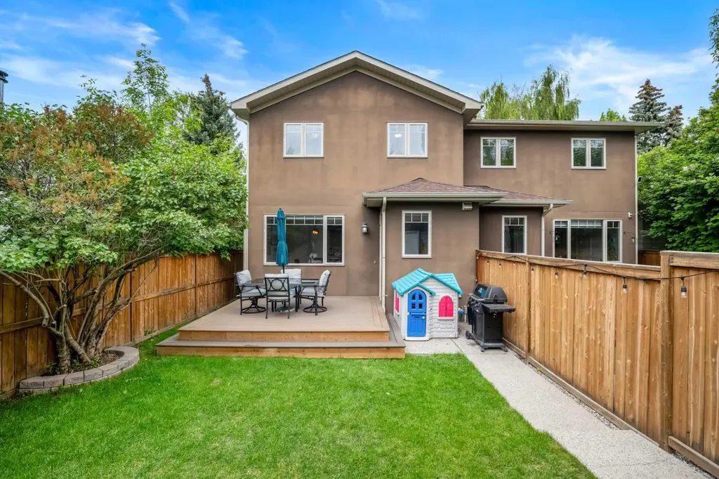 529 30 Avenue NW Calgary AB T2M 2N7
