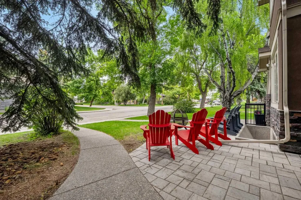529 30 Avenue NW Calgary AB T2M 2N7