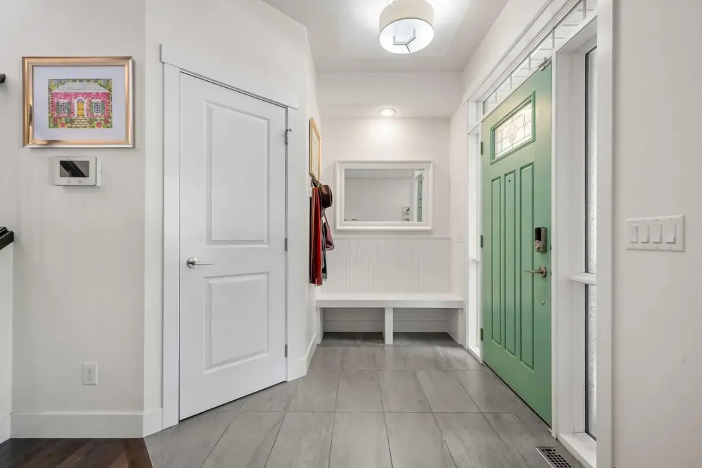 529 30 Avenue NW Calgary AB T2M 2N7