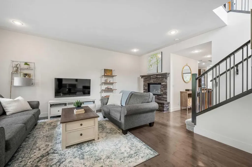529 30 Avenue NW Calgary AB T2M 2N7