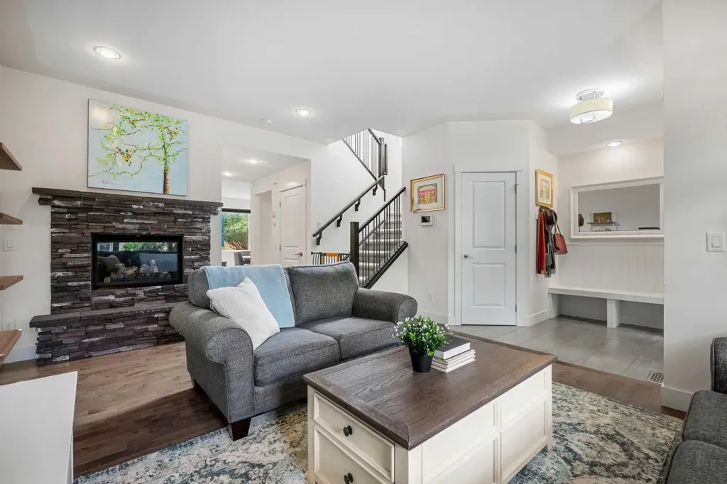 529 30 Avenue NW Calgary AB T2M 2N7