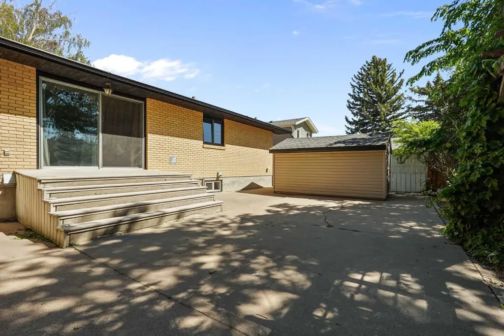 416 7 Street N Picture Butte AB T0K 1V0