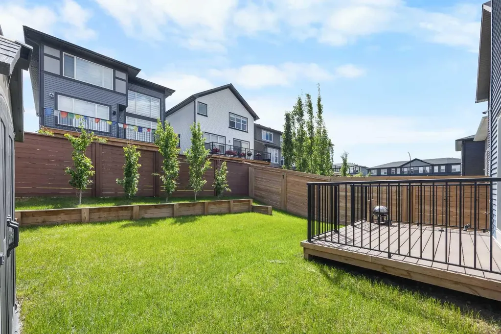 48 Carringvue Street NW Calgary AB T3P 1L7