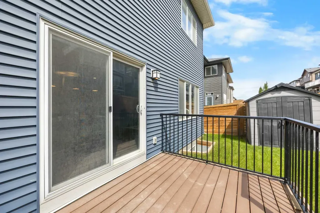 48 Carringvue Street NW Calgary AB T3P 1L7