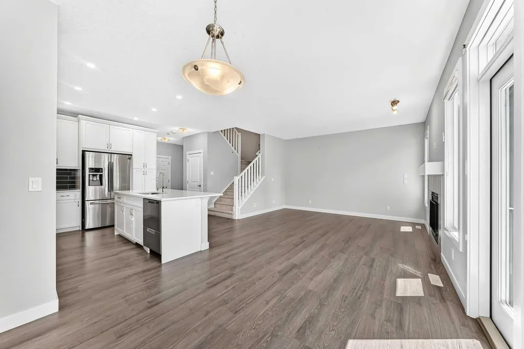 110 Crestbrook Way SW Calgary AB T3B 6H1
