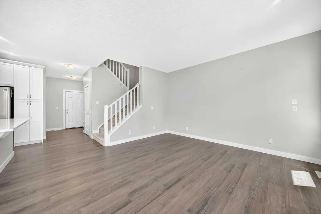 110 Crestbrook Way SW Calgary AB T3B 6H1