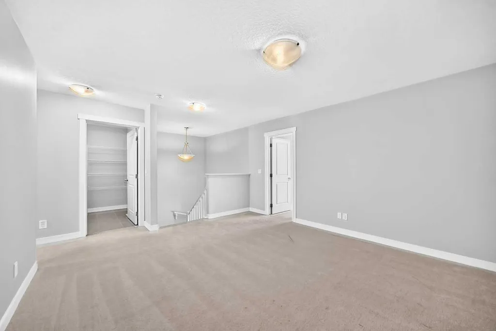 110 Crestbrook Way SW Calgary AB T3B 6H1