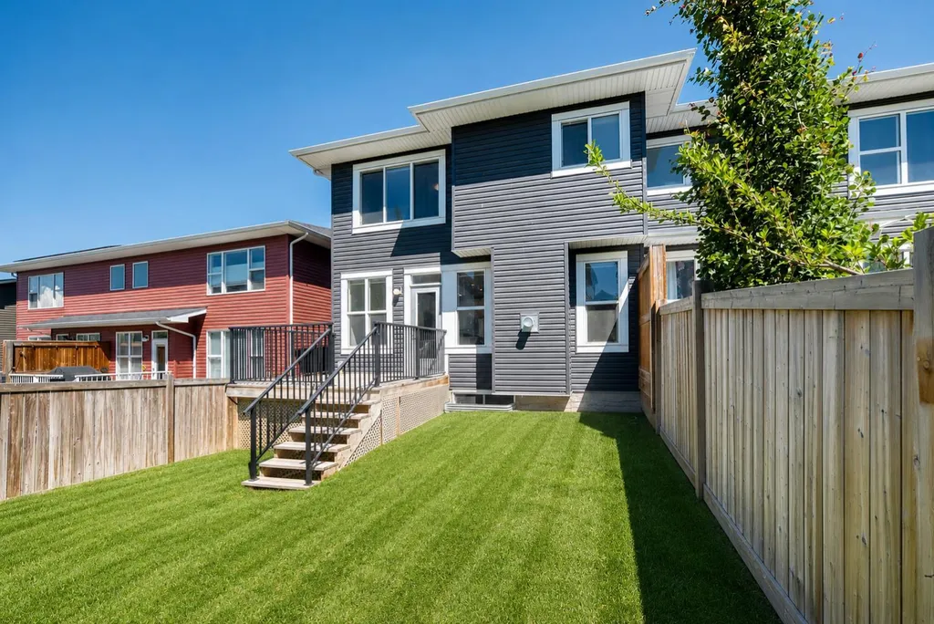 110 Crestbrook Way SW Calgary AB T3B 6H1