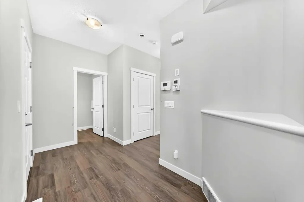 110 Crestbrook Way SW Calgary AB T3B 6H1