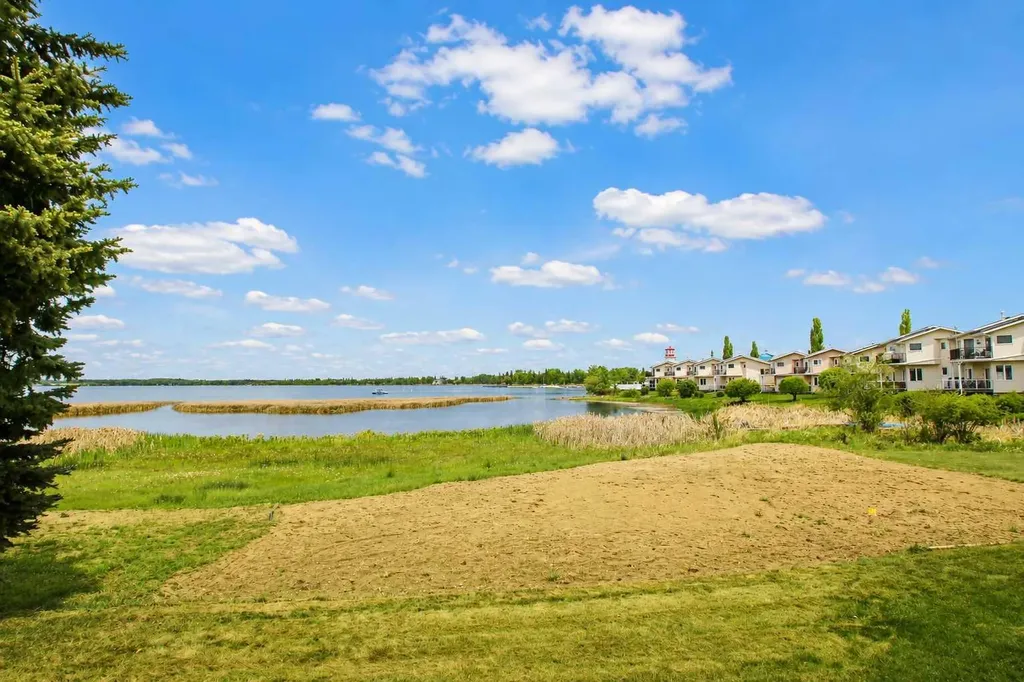 196 Marina Bay Court Sylvan Lake AB T4S1E9