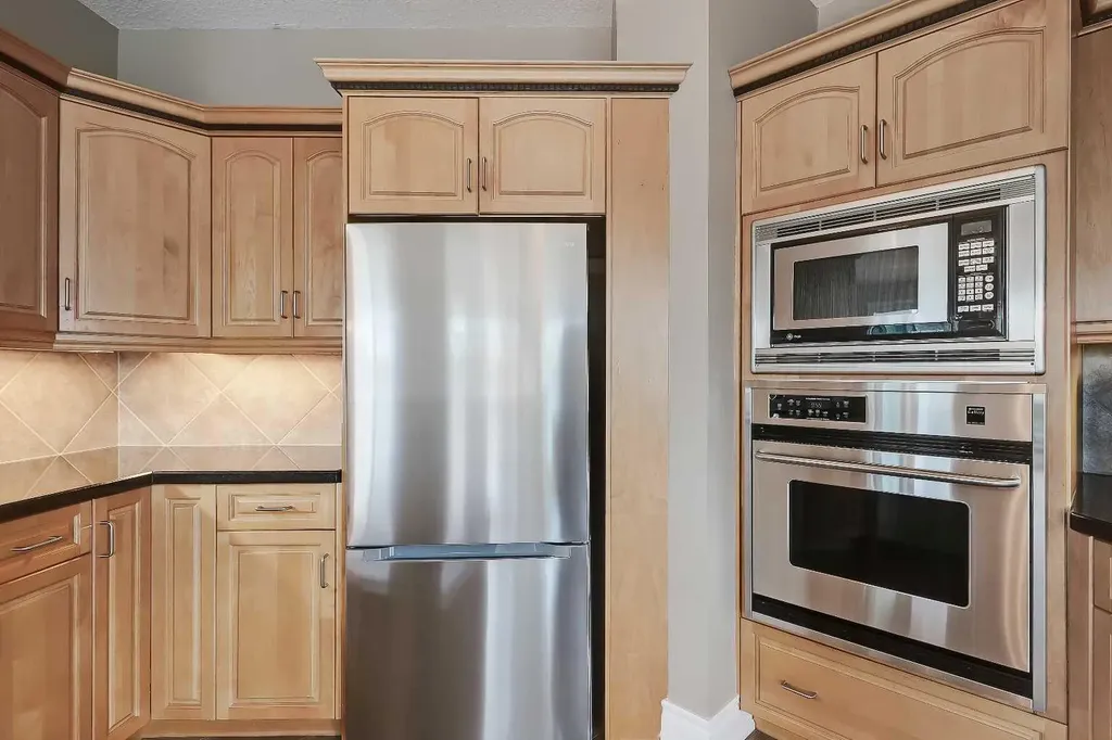 4 14 Street NW Calgary AB T2N 1Z4