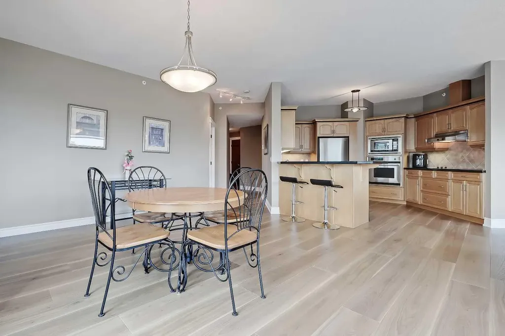 4 14 Street NW Calgary AB T2N 1Z4