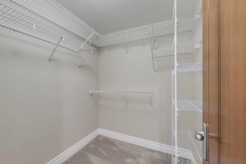 4 14 Street NW Calgary AB T2N 1Z4