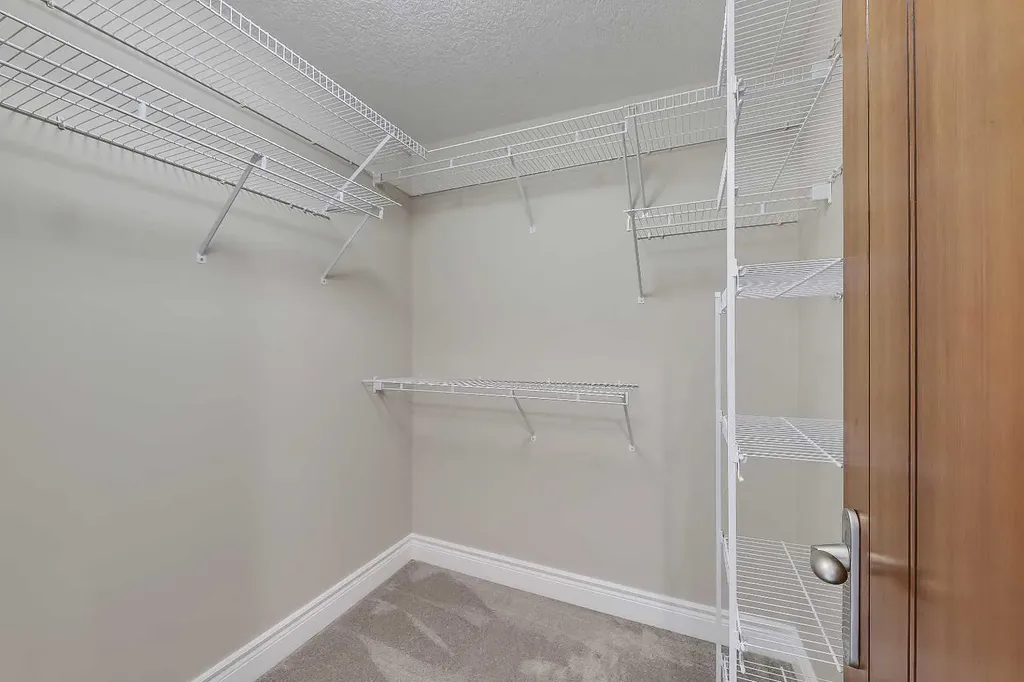 4 14 Street NW Calgary AB T2N 1Z4