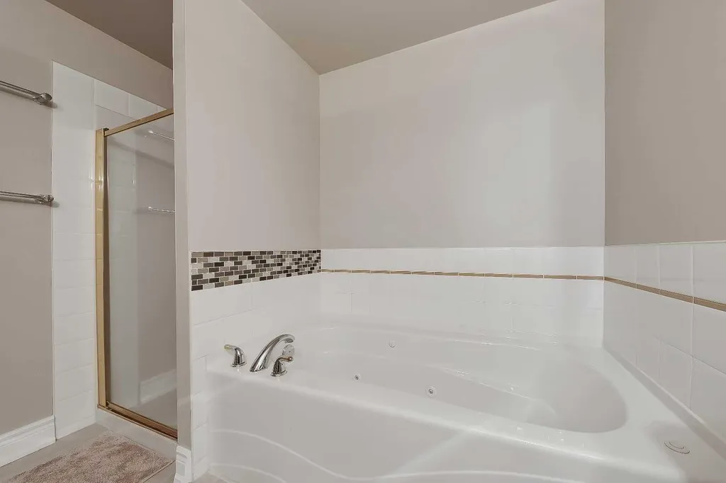 4 14 Street NW Calgary AB T2N 1Z4
