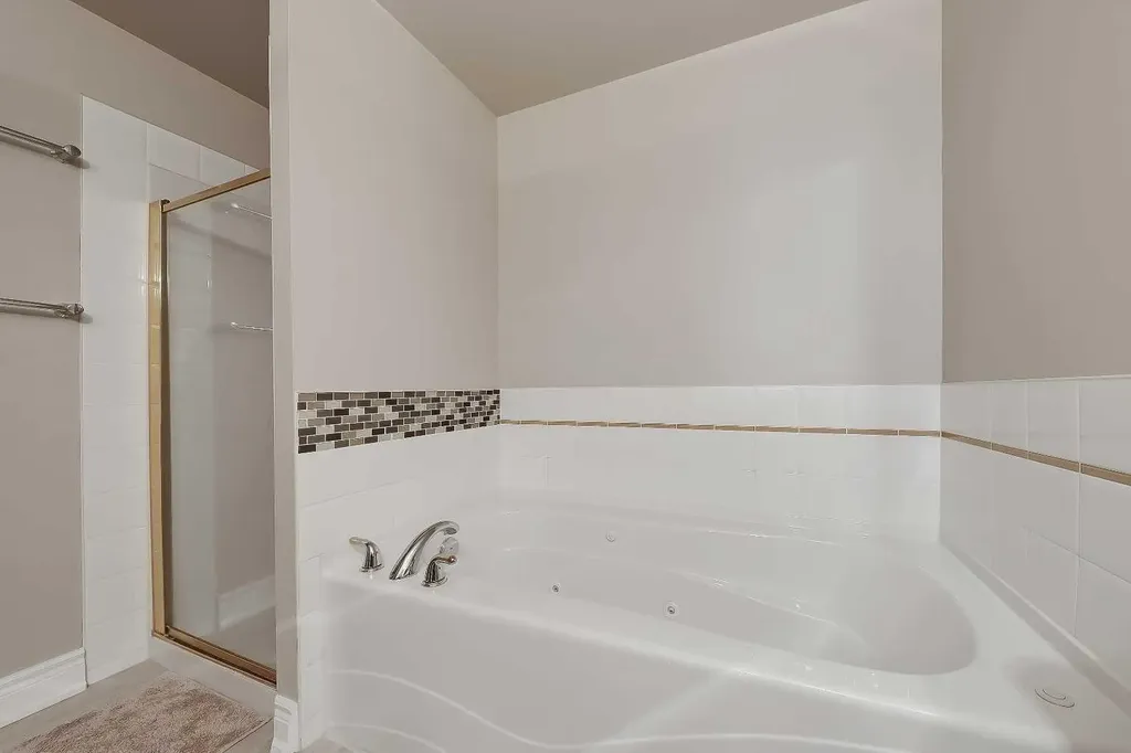 4 14 Street NW Calgary AB T2N 1Z4