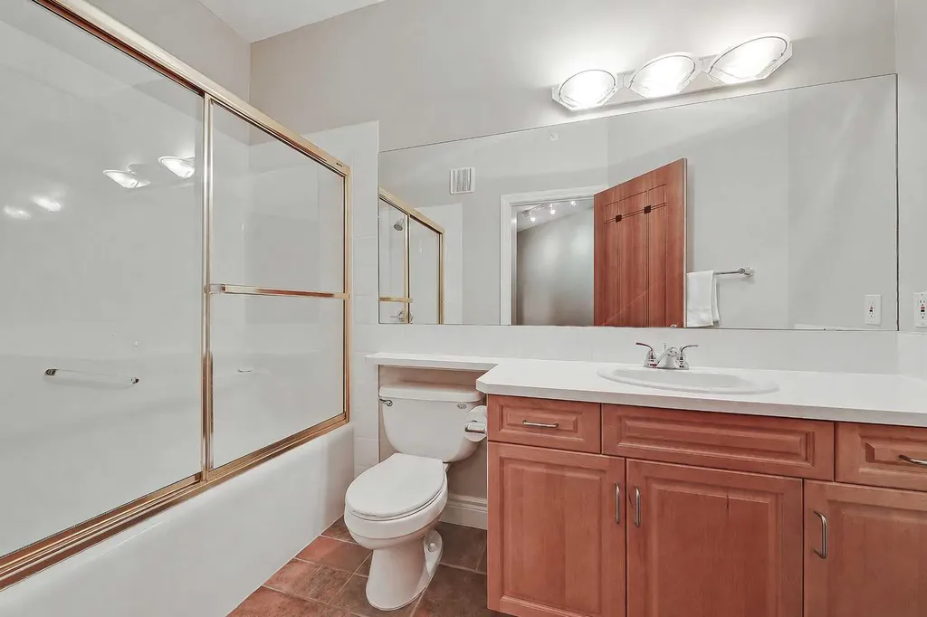 4 14 Street NW Calgary AB T2N 1Z4