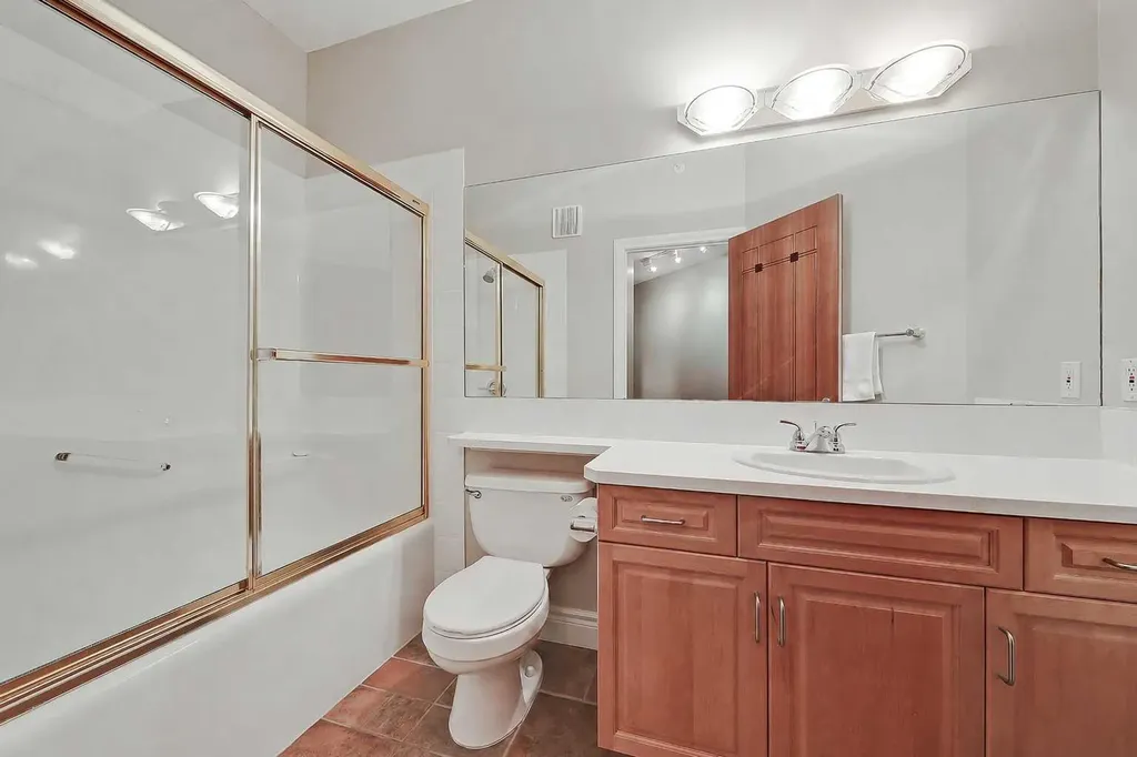4 14 Street NW Calgary AB T2N 1Z4