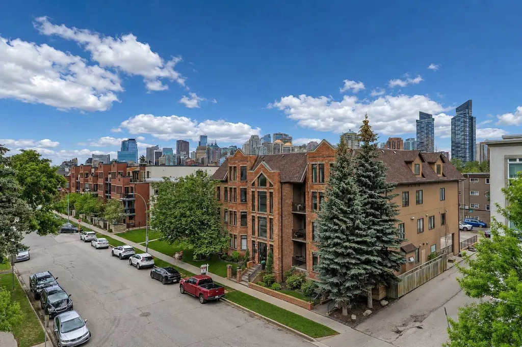 4 14 Street NW Calgary AB T2N 1Z4