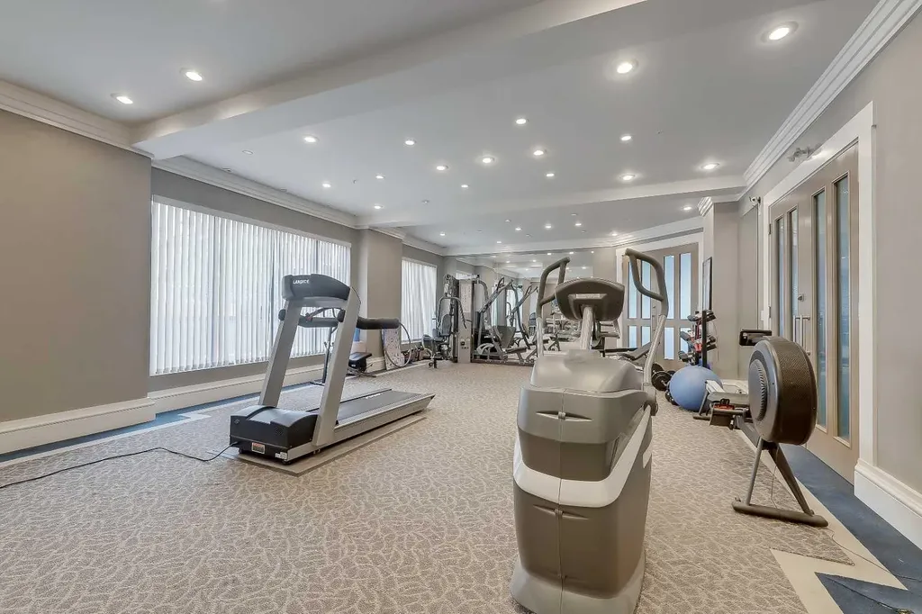 4 14 Street NW Calgary AB T2N 1Z4