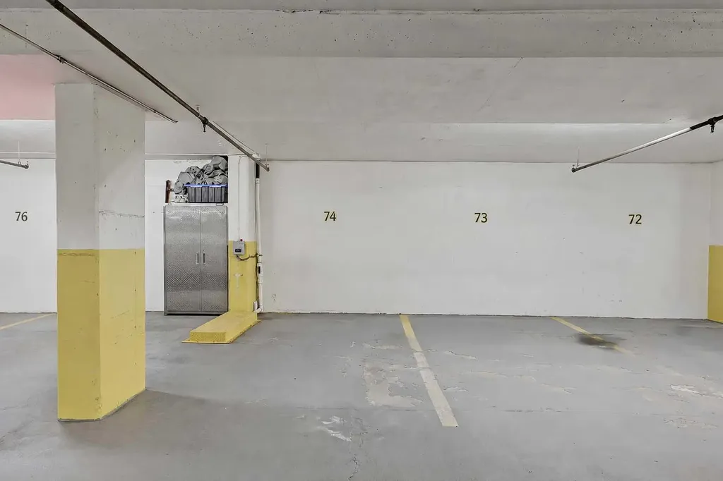 4 14 Street NW Calgary AB T2N 1Z4