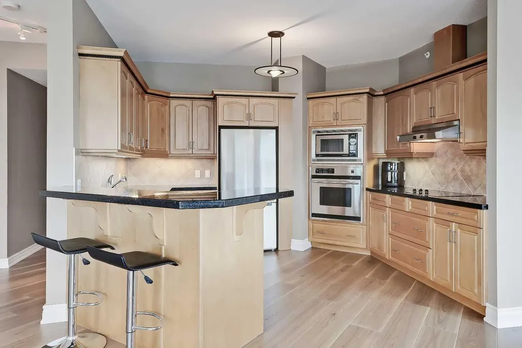 4 14 Street NW Calgary AB T2N 1Z4