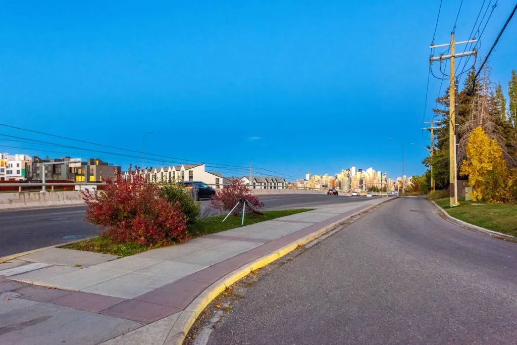 2734 17 Avenue SW Calgary AB T3E 0A7