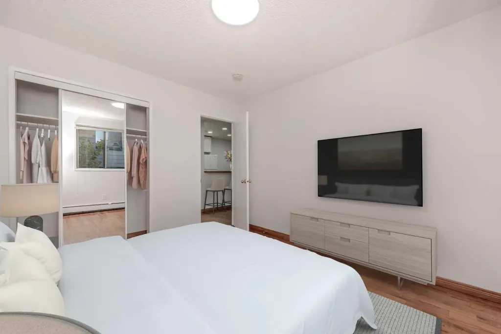 2734 17 Avenue SW Calgary AB T3E 0A7